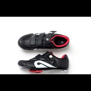 Peloton cycling shoes in box size 39 w/ toe clips